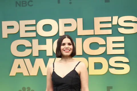 People's Choice Awards 2024: los mejores looks de la alfombra roja La estrella de Barbie, America Ferrera, en la alfombra roja de los People's Choice Awards 2024.