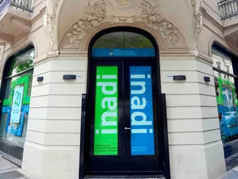 Cierre del INADI: "La discriminación no se termina con esta medida" La sede del INADI funciona en la Av. de Mayo al 1400