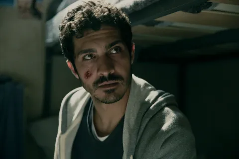 Chino Darín tiene nueva serie: Netflix presentó el explosivo trailer de Mano de hierro Chino Darín en Mano de hierro, nueva serie española de Netflix.