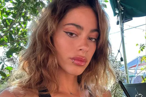 Tini Stoessel sorprendió a sus fans con un radical cambio de look Tini Stoessel sorprendió con un nuevo cambio de look.