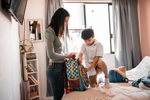 Mochilas: ¿cómo hay que armarlas para que no hagan mal a los chicos?