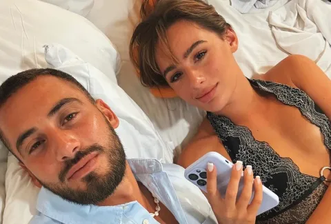 Flor Jazmín Peña se refirió a los rumores de crisis con Nico Occhiato Flor Jazmín Peña y Nico Occhiato durante sus vacaciones 2024.