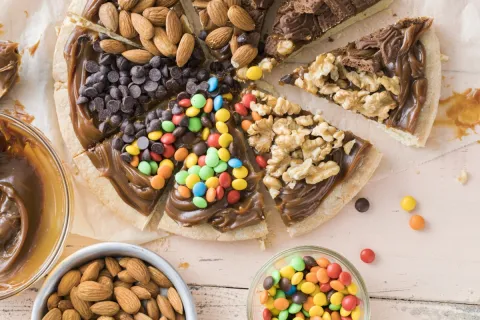Cómo hacer pizza de dulce de leche: una receta fácil que reinventa el clásico italiano Podés transformar la pizza en un postre: la receta para hacerlo.