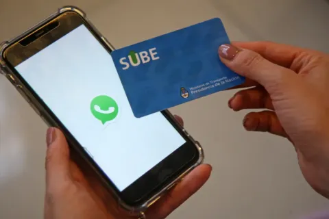 Tarjeta SUBE: aumentó el saldo negativo para viajar en transporte público La tarjeta SUBE se puede registrar por WhatsApp.