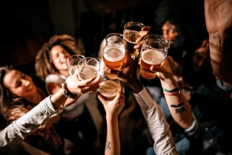 UPD (Último Primer Día): los riesgos del consumo de alcohol en la adolescencia Consumo de alcohol en adolescentes: los riesgos que marcan los toxicólogos.
