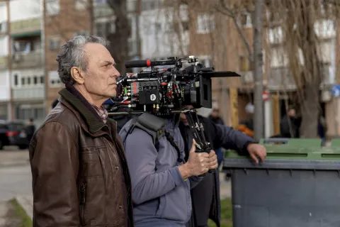 De qué se trata Entrevías, la serie española que es furor en Netflix José Coronado en el set de rodaje de Entrevías.