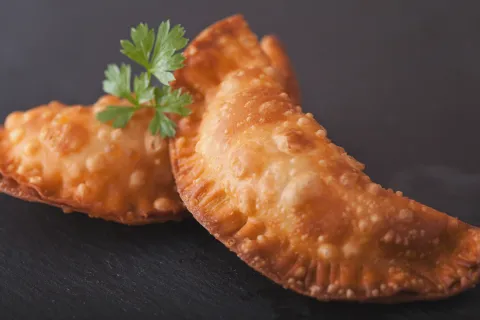 Empanadas de vigilia: Paulina Cocina vs. Doña Petrona, ¿qué receta te gusta más? Empanadas de atún: dos recetas para que pruebes.