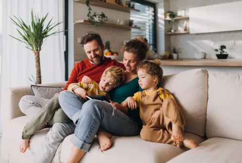 ¿Cómo afecta la relación entre hermanos el favoritismo parental? La familia debe favorecer un entorno de crecimiento de cada hijo sin comparaciones dañinas.