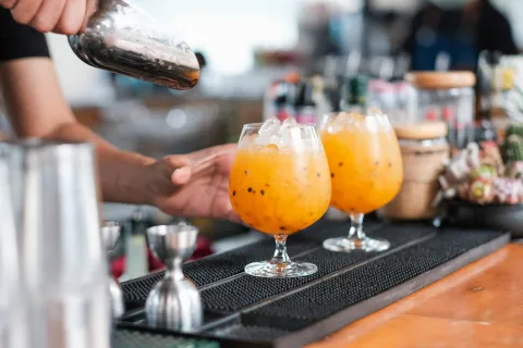 Los mejores bares de Mar del Plata: 4 opciones que te van a enamorar Te contamos sobre cocktails y tragos de autor que vas a poner primeros en la lista de tus nuevos preferidos.