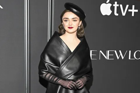 Maisie Williams habla sobre The New Look, la serie sobre Dior de AppleTv+ Maisie Williams durante el estreno de The New Look de AppleTv+.
