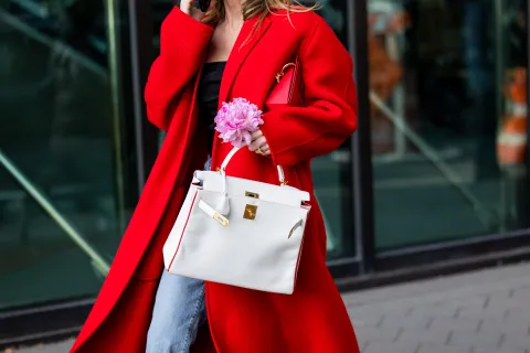 Alerta tendencia: 5 ítems rojos para sumar el color de moda a tus looks de invierno El color rojo es tendencia este otoño-invierno y te contamos cómo sumarlo a tus looks.