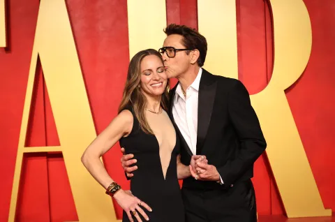 Robert Downey Jr. habla sobre la "regla de las 2 semanas" que mantiene su matrimonio fuerte Qué es la regla de las 2 semanas que Robert Downey Jr. dice que salvó a su matrimonio.