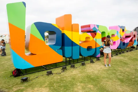 Lollapalooza Argentina 2024: cómo y dónde cargar la pulsera mediante lollacashlesses Lollapalooza Argentina del año 2018.