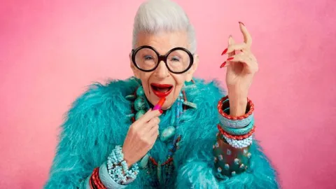 Iris Apfel murió a los 102 años: 5 lecciones de vida de un ícono de la moda Las mejores frases de Iris Apfel