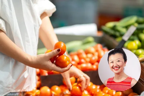 Tomates salteados con huevo, una receta rápida de Karina Gao, con un secreto que la hace especial La OMS recomienda el consumo regular de tomate.