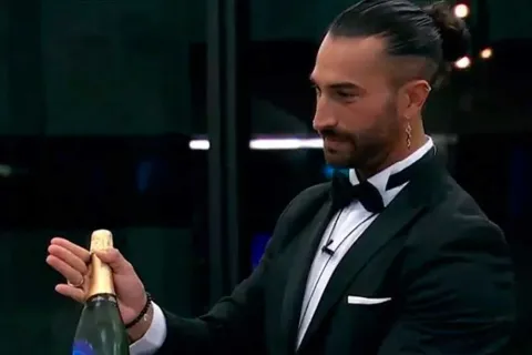 Licha regresó a Gran Hermano vestido de smocking y con un champagne Licha volvió a entrar a la casa de Gran Hermano y sorprendió a Furia Scaglione.