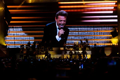Se suspendió el recital de Luis Miguel del viernes 8 de marzo por alerta meteorológico Luis Miguel en el Movistar Arena en agosto de 2023.