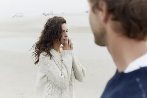 Peor que el Ghosting: ¿qué es el Slow fade? Estrategias para recuperar la comunicación y estar bien en pareja.
