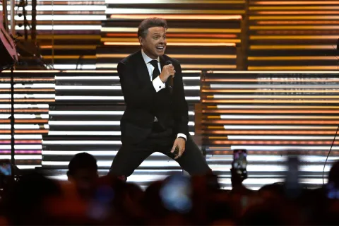 Luis Miguel volvió a la Argentina con un inolvidable show en el Campo Argentino de Polo Luis Miguel dio el primero de sus tres shows en el Campo Argentino de Polo.