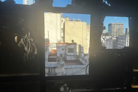 Se incendió la redacción de Revista Anfibia: “La destrucción es total” Así quedó la redacción de Revista Anfibia luego del incendio