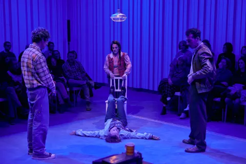 Teatro: estas 8 obras son lo mejor de la cartelera para ver en Buenos Aires durante este mes Sombras, por supuesto, dirigida por Romina Paula: una segunda temporada muy esperada.