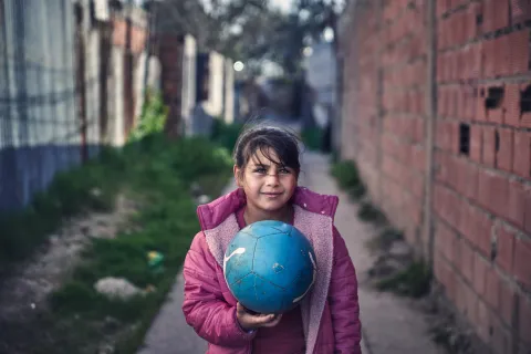 Sin las prestaciones del estado, principalmente la AUH y la tarjeta Alimentar, alrededor de 270 mil niñas y niños más vivirían en la pobreza y más de 1 millón pasarían a ser indigentes.
