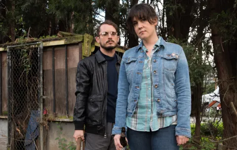 Netflix: la película de 2017 protagonizada por Elijah Wood que casi nadie vio Elijah Wood y Melanie Lynskey protagonizan Ya no me siento a gusto en este mundo.