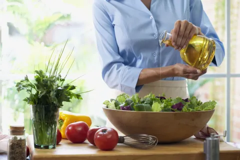 El aceite con grandes propiedades para aliviar los síntomas de resfrío Aceite de orégano: ¿cómo puede ayudarte para el resfrío?