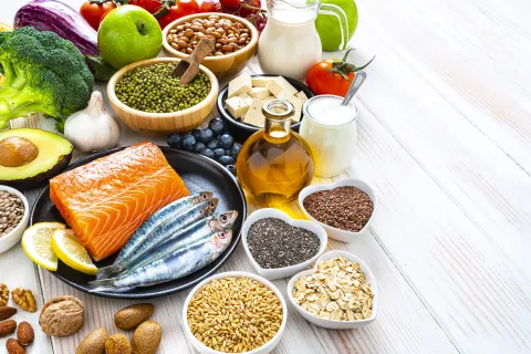 Los 10 alimentos que recomienda Harvard para bajar el colesterol Alimentos que recomienda Harvard para mejorar el colesterol.