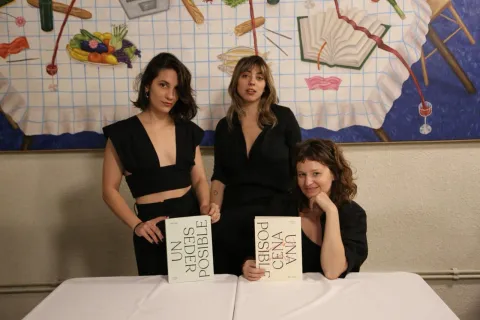 Pésaj 2024: son amigas y en un libro, buscaron reversionar las mejores recetas clásicas de la Pascua judía La cocinera Mica Najmanovich, la directora audiovisual Miche y la diseñadora Bianca Guebel son las creadoras de Balebuste.