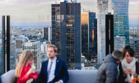 Un bar argentino fue elegido entre los mejores rooftop del mundo, según una revista internacional El bar en altura argentino elegido entre los mejores del mundo.