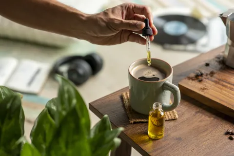Café con aceite de oliva: ¿por qué hace bien a la salud y dónde probarlo en BA? El café con aceite de oliva se llama Oleato y ya lo podés conseguir en Buenos Aires