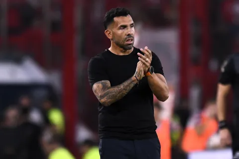 La salud de Carlos Tévez: ingresó a una clínica para hacerse controles por un fuerte dolor en el pecho Carlos Tévez en la Copa de la Liga Profesional 2024.
