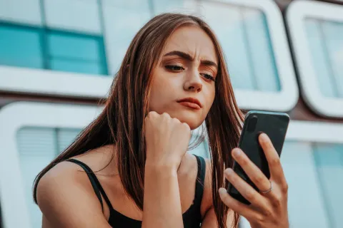 Qué es la celotipia, cuáles son sus síntomas y cómo tratarla Celotipia: cómo saber si alguien tiene celos enfermizos.
