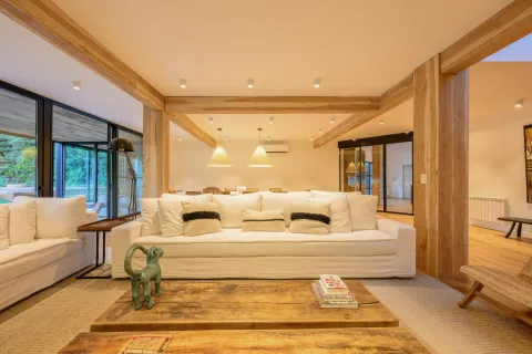 Integrar el living para ampliar y refuncionalizar la casa: ideas para hacerlo con éxito Integraron el living y la casa cambió por completo: ganó luz y funcionalidad. ¿Cómo lo hicieron?
