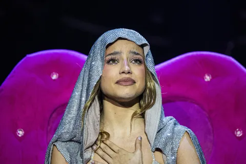 Emilia en el Movistar Arena: la cantante habló sobre su decisión de irse de las redes sociales Emilia la rompió en su primer Movistar del mp3 tour.