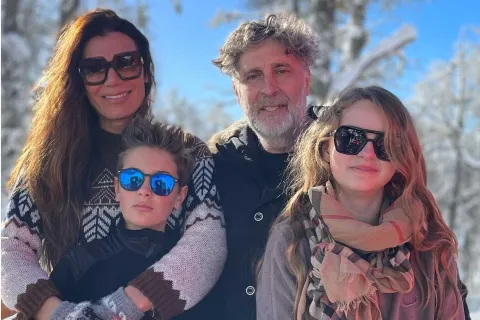 Así están hoy Paul e Isabella, los hijos de Florencia de la V Los mellizos Paul e Isabella tienen hoy 12 años y ya comenzaron a dar sus primeros pasos en las redes sociales