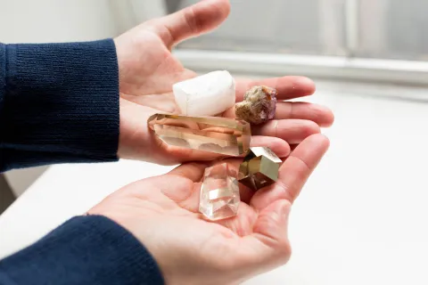 Cristales: estas son las piedras más poderosas para alcanzar tu paz interna y protección Dependiendo tu búsqueda, diferentes cristales pueden ayudarte a potenciar tu energía.