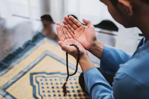 Qué es el ramadán: por qué se celebra y qué indica la tradición musulmana Te contamos qué es el ramadán y qué celebra la comunidad musulmana.