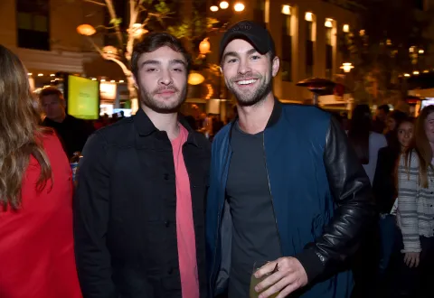 Un reencuentro Gossip Girl: la divertida foto de Chace Crawford y Ed Westwick Ed Westwick y Chace Crawford trabajaron juntos en Gossip Girl.