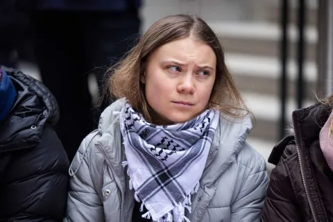Detuvieron a Greta Thunberg durante una protesta en Países Bajos Greta Thunberg, la activista climática, fue arrestada junto a otros manifestantes en La Haya