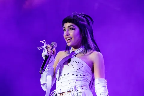 María Becerra presentó su nueva canción IMAN (Two Of Us) en la final de la Kings y Queens League María Becerra en Madrid, España.