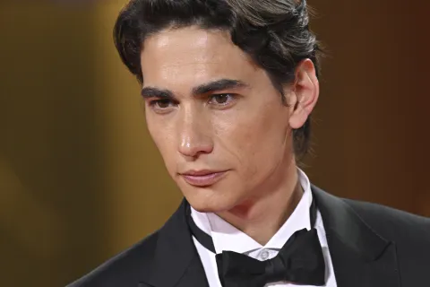 La sociedad de la nieve y Enzo Vogrincic arrancaron triunfando en los Premios Platino Enzo Vogrincic en el Festival Internacional de Cine de Venecia.