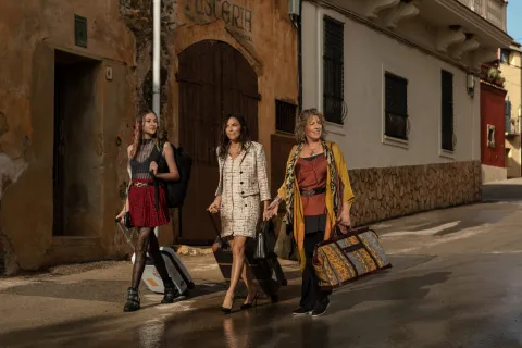 Apple Tv+ confirmó el estreno de Land of Women, la nueva serie de Eva Longoria Eva Longoria es una de las protagonistas de Land of Women.