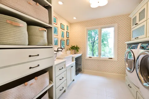 Lavaderos chicos: ideas creativas para ordenarlos y decorarlos Es importante pensar en cada detalle para evitar el ruido visual que tanto desorden genera, dice Yani.