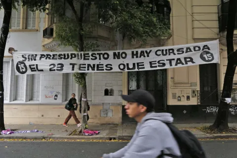 Marcha universitaria del 23 de abril: horario y en qué provincias se convoca Distintas universidades públicas horas antes de la marcha contra el recorte presupuestario.