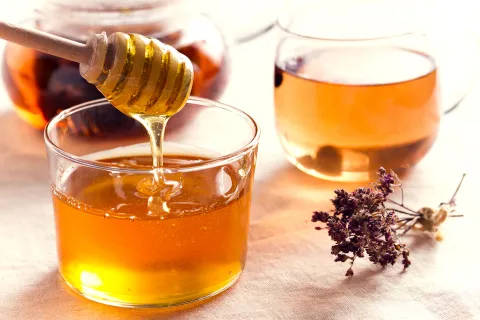 ¿Por qué elegir miel en lugar de azúcar? Mitos y verdades ¿Por qué elegir la miel antes que el azúcar?