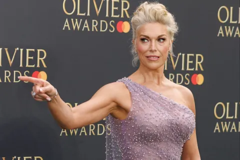 Hannah Waddingham estalló tras el comentario sexista de un fotógrafo Hannah Waddingham le respondió a un fotógrafo que le hizo un comentario fuera de lugar.