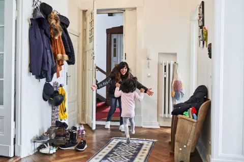 Mudroom: 5 ideas simples para diseñar el tuyo Los mudrooms son recibidores diseñados para que cada miembro de la familia deje todo elemento contaminado del exterior al ingresar a la casa.