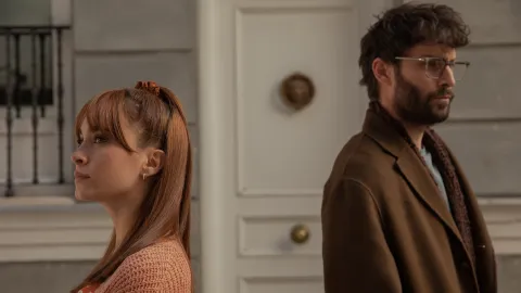 Netflix estrenó Pared con pared, la comedia romántica protagonizada por Aitana Aitana Ocaña y Fernando Guallar protagonizan Pared con pared, la nueva comedia romántica de la plataforma.